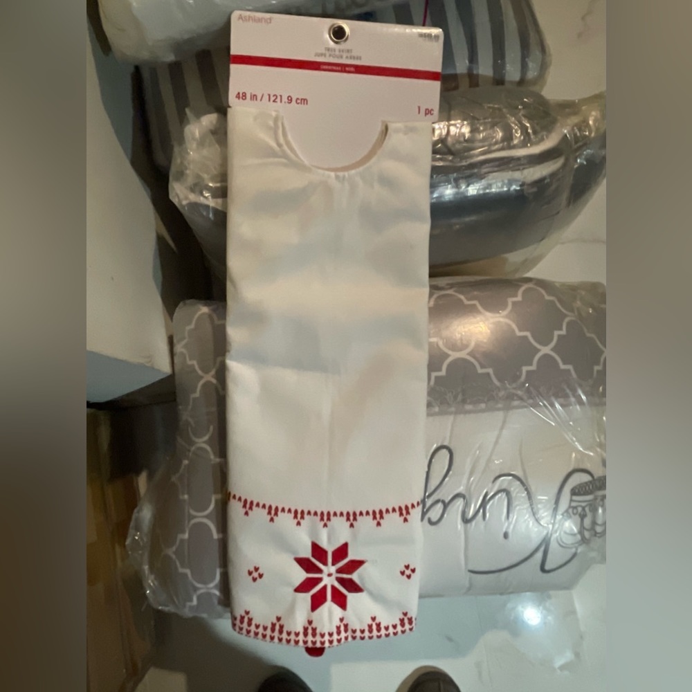 NEW! THE CHRISTMAS ASHLAND, Tree Skirt and 2 Matching Stockings Set - Picture 3 of 5